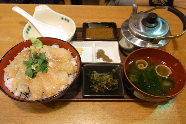 博多ゴマ醤油の鮮魚茶漬け丼