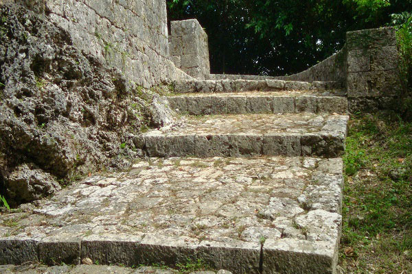 末吉宮祭場への階段