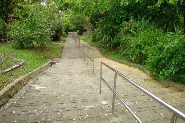 花見橋方面への階段